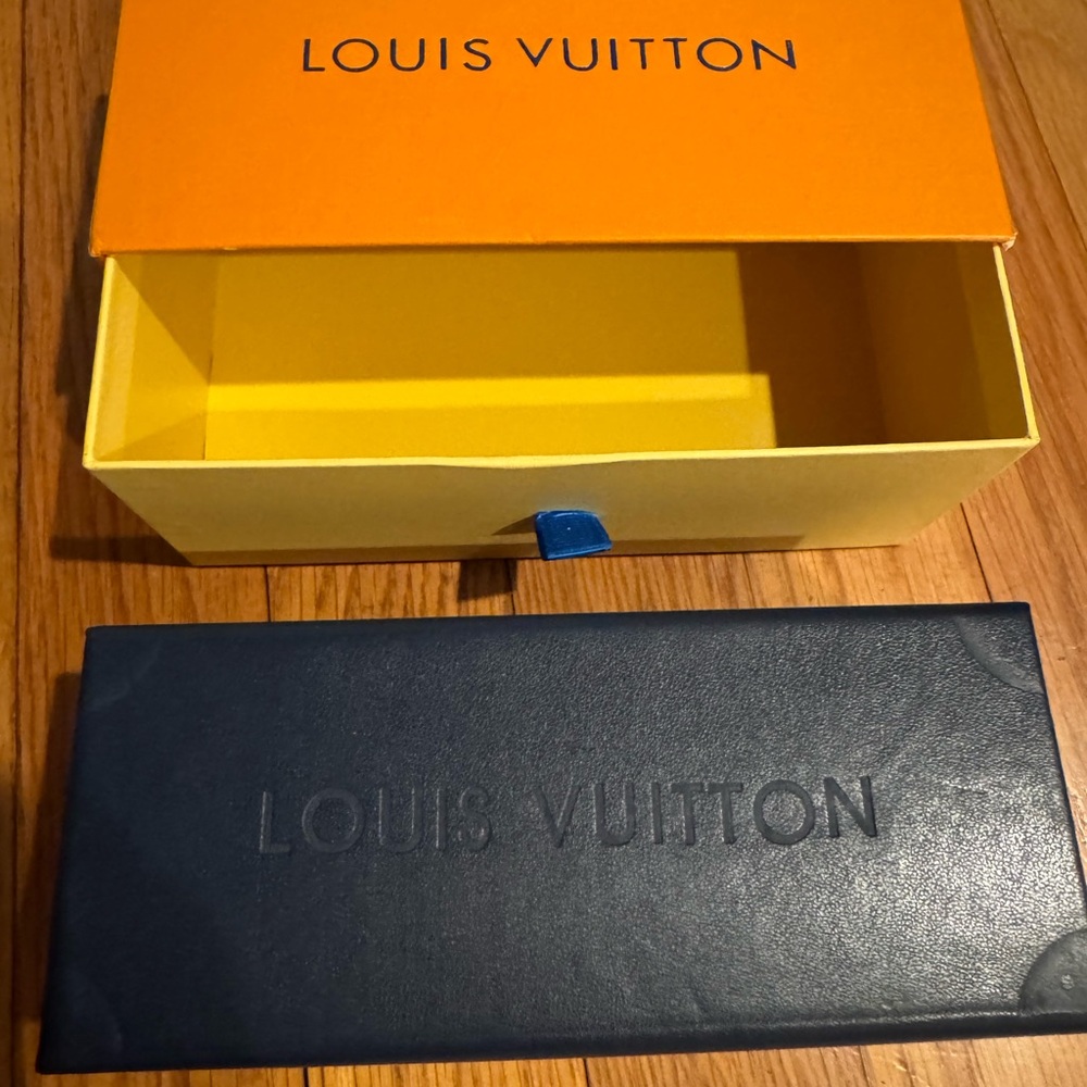 New in box - LV aviators - Picture 5 of 8